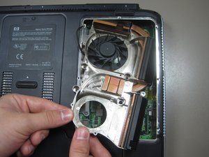 Langkah 5 — Mengakses Motherboard