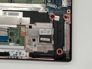 Langkah 6 — Lepaskan Penutup SSD