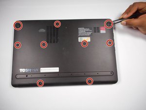 Langkah 1 — Menghilangkan Penutup Belakang Laptop