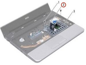 Langkah 2 — Mengangkat Pull-Tab untuk Melepas Hard Drive