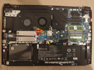 Langkah 10 — Menghubungkan Kabel Power Supply