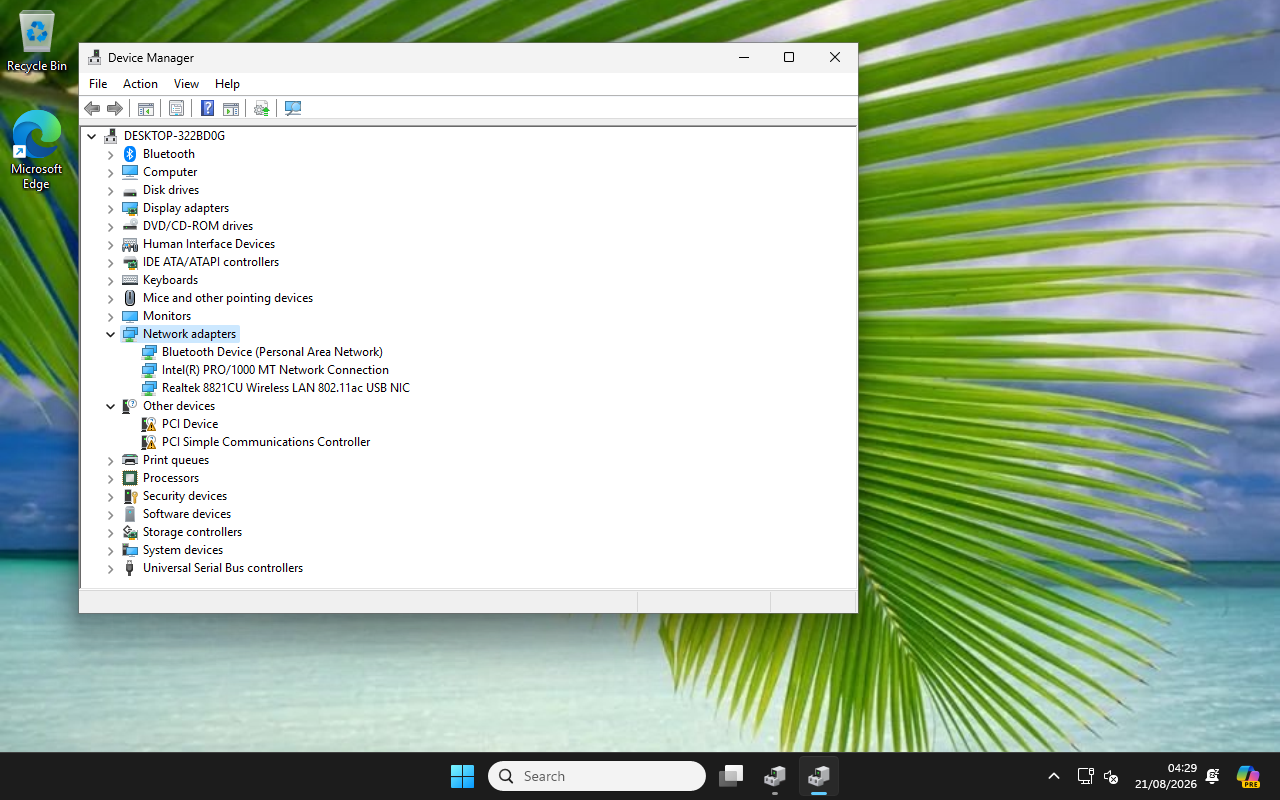 Device Manager Windows 11 menampilkan Realtek 8821CU Wireless LAN 802.11ac USB NIC di Network adapters tanpa tanda seru, driver terpasang otomatis