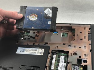 Langkah 3 — Lepaskan Optical Drive