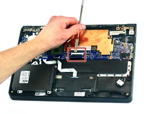 Langkah 3 — Menghubungkan Ulang Kabel Keyboard