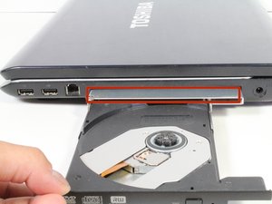 Langkah 5 — Mengeluarkan Optical Drive