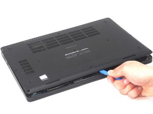Langkah 2 — Buka Casing Bawah