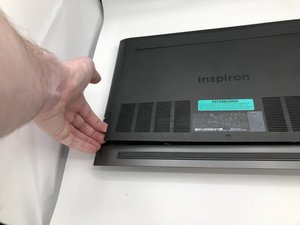 Langkah 2 — Lepaskan Panel Bawah