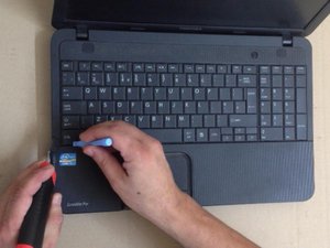 Langkah 2 — Lepaskan Kunci Keyboard