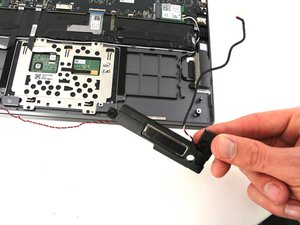 Langkah 4 — Pasang speaker baru