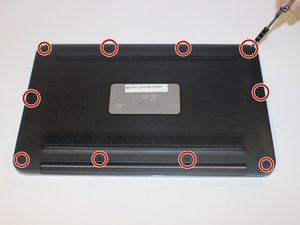 Langkah 1 — Membuka Tutup Belakang Laptop