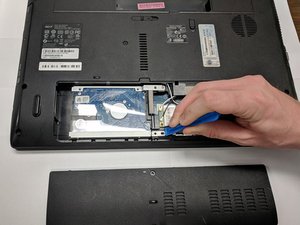 Langkah 3 — Mengganti Hard Drive