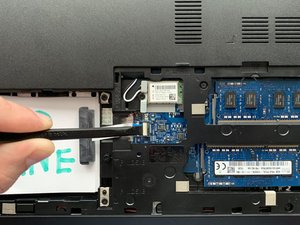 Langkah 6 — Mengeluarkan Wireless Card