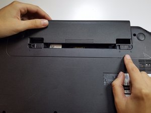 Langkah 3 — Mengakses Hinge dan Mengencangkan Screws