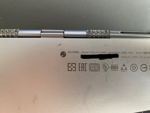 Langkah 1 — Matikan Laptop dan Buka Panel Bawah