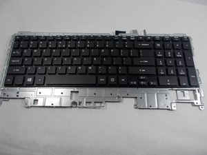 Langkah 3 — Buka Tutup Belakang Laptop