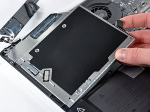 Langkah 9 — Mengeluarkan Optical Drive