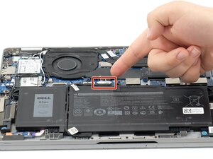 Langkah 4 — Lepaskan Kabel Baterai dari Motherboard
