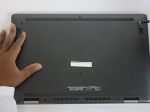 Langkah 1 — Membuka Tutup Belakang Laptop