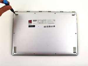 Langkah 1 — Membuka Tutup Belakang Laptop