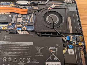 Langkah 3 — Menghubungkan Kabel Speaker