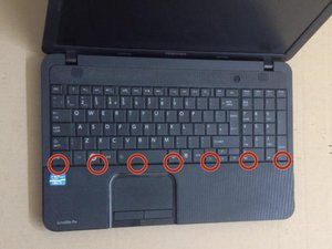 Langkah 2 — Lepaskan Kunci Keyboard