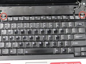 Langkah 3 — Lepaskan Screws Keyboard